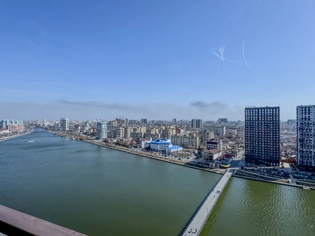 Квартира с евроремонтом, вид на город и реку