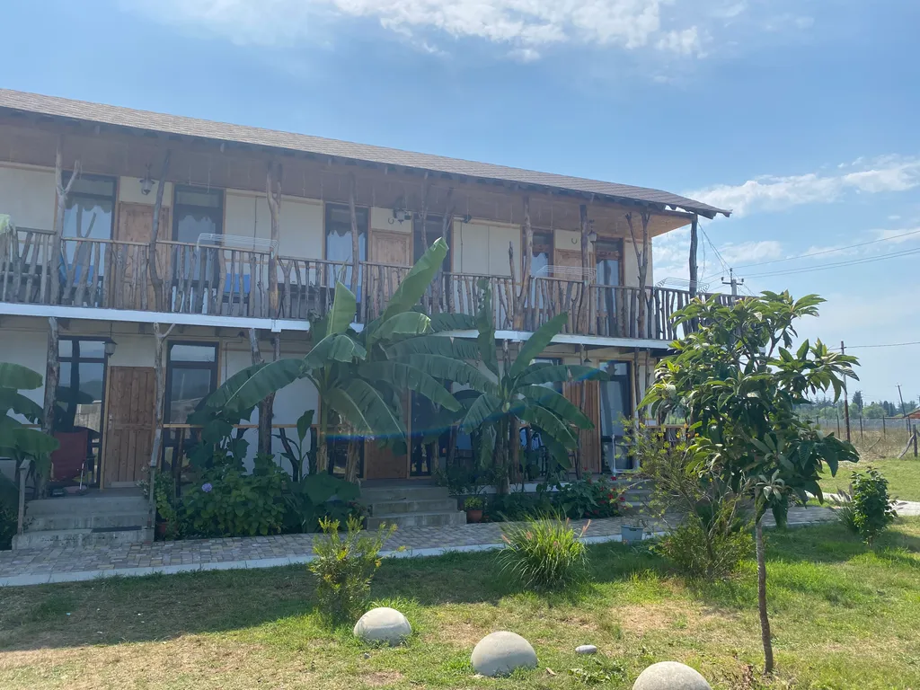 Дом с флагом