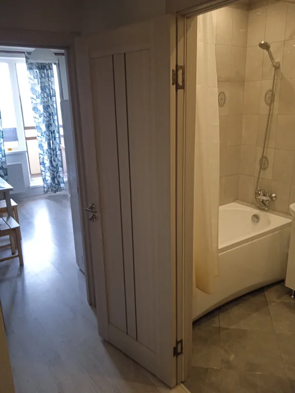 Уютная квартира с видом на лес с удобной кроватью