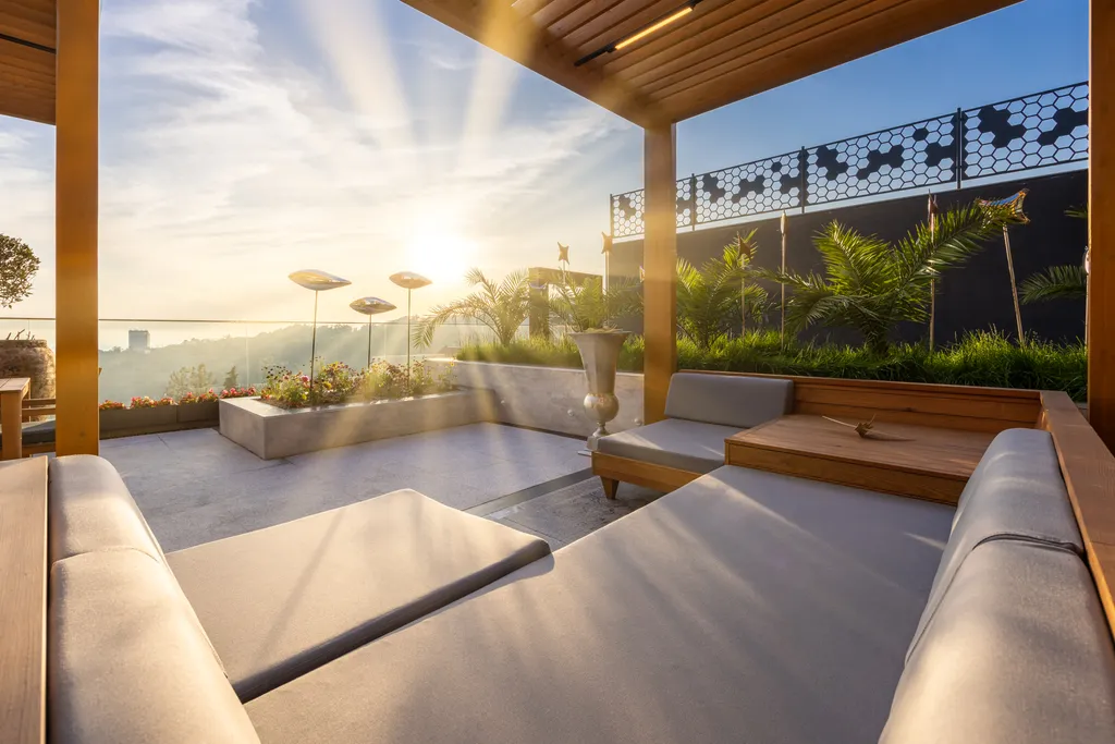 Современная вилла с красивым видом на море