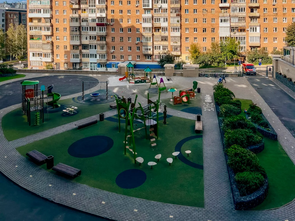 4 Угла: Тот самый ЖК колизей на набережной, М.Горького, 150