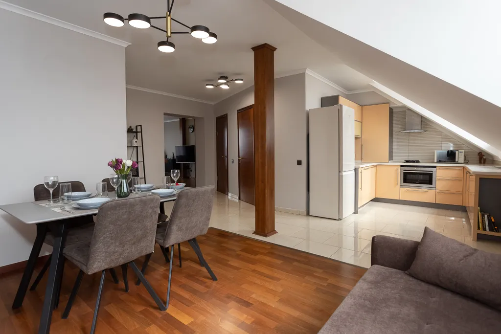 Квартира 3-комнатные апартаменты в центре — Зеленоградск