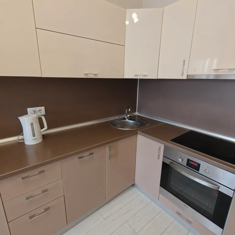 Квартира с отдельной спальней в центре курортного городка