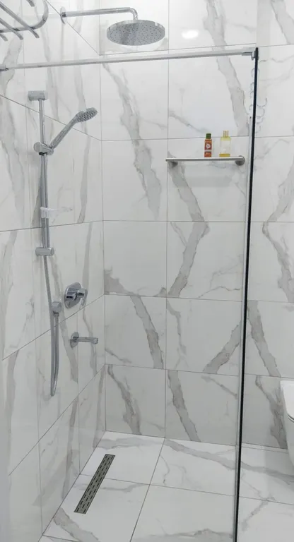 Светлая и уютная квартира с 3 комнатами, 7 минут от моря