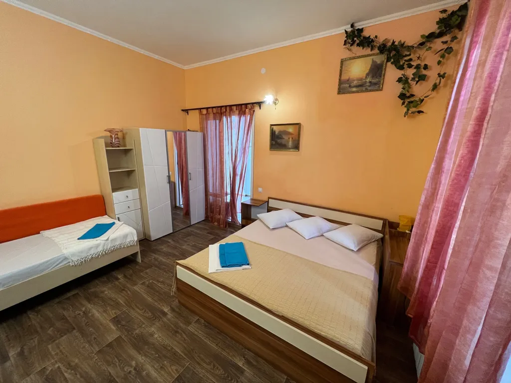 Двухкомнатный дом с большим отдельным двором