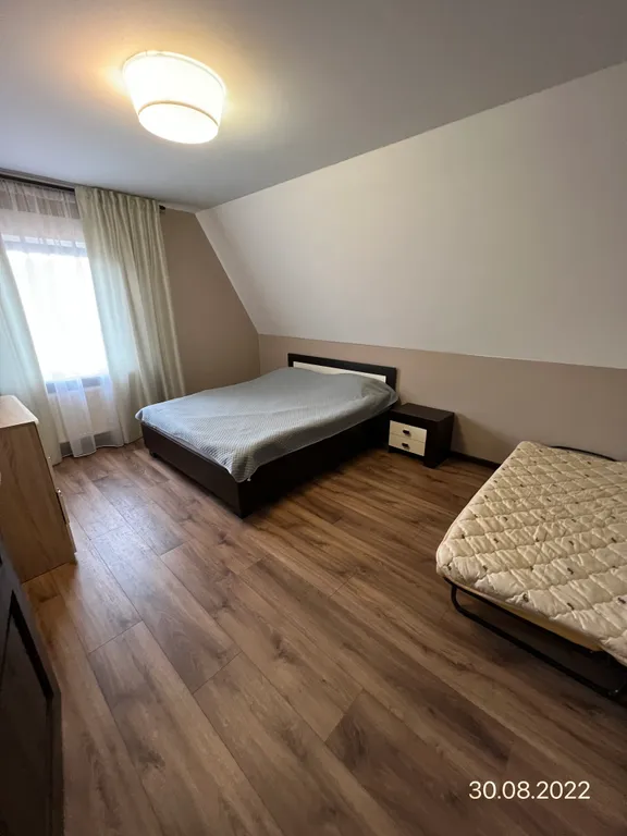 Живописная усадьба в лесу у озера