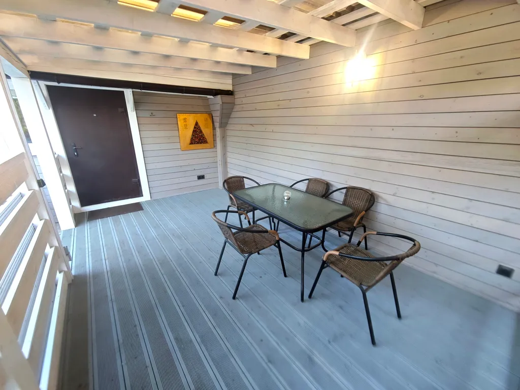 Уютный домик рядом с лесом и озером