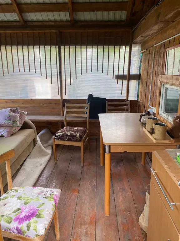 Уютная дача с садом и парковкой. До воды 200м Дача 2 эт.,3 комнаты.