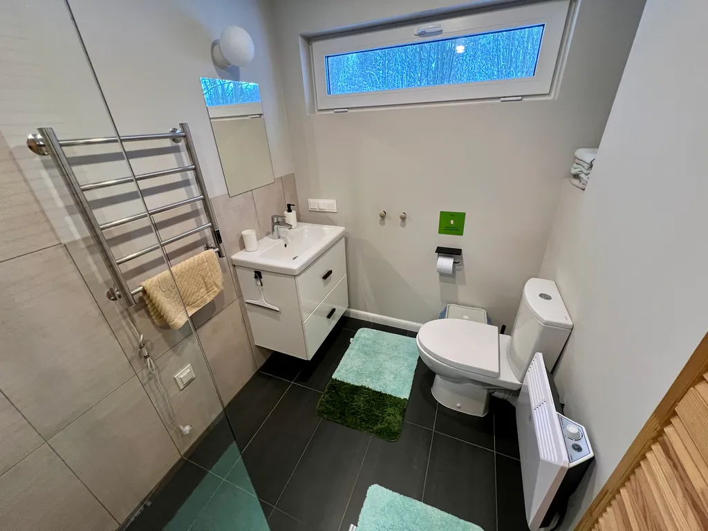 Синий домик в поле