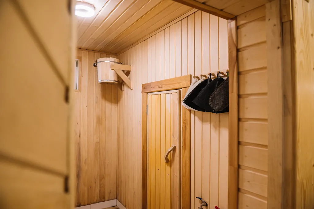 Дом с баней на берегу залива реки Чусовая База Отдыха