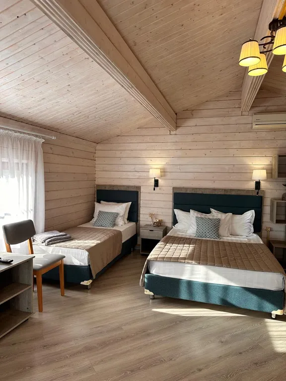 Коттедж Апартаменты с видом на море Комната 35 кв.м, кухня-веранда 18 кв.м. — Кучугуры