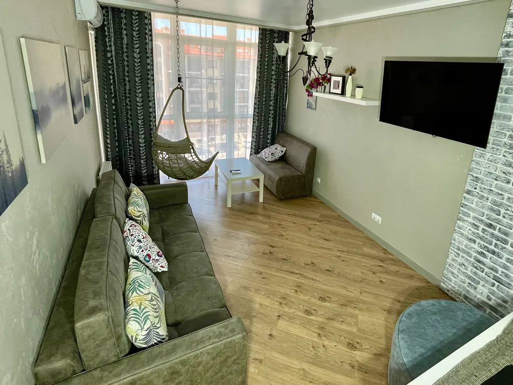 Квартира премиум класса с видом на горы и французским балконом.