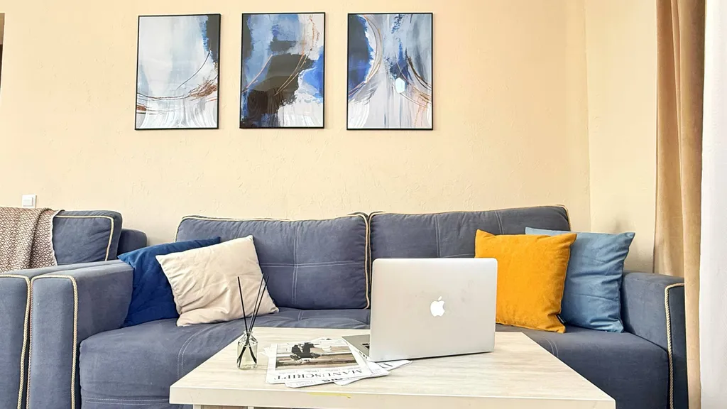 Не студия, отдельная спальня + видно море из окна