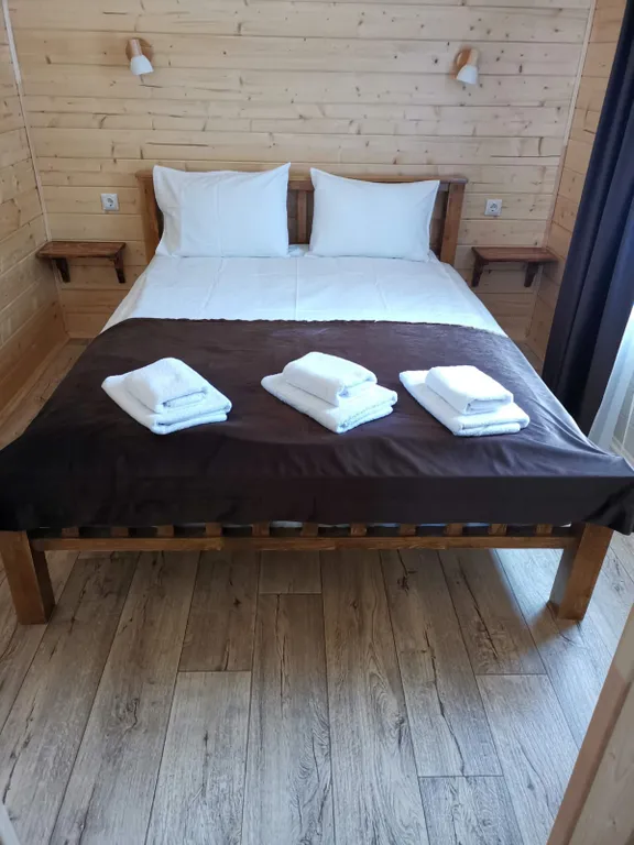 База отдыха «ЛейМар Архыз» предлагает проживание в уютных домиках