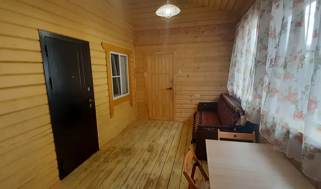 Домик у озера