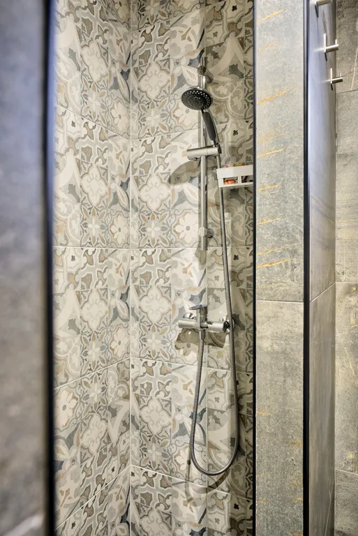 Дом с большой террасой, банным чаном и баней на дровах в окружении леса