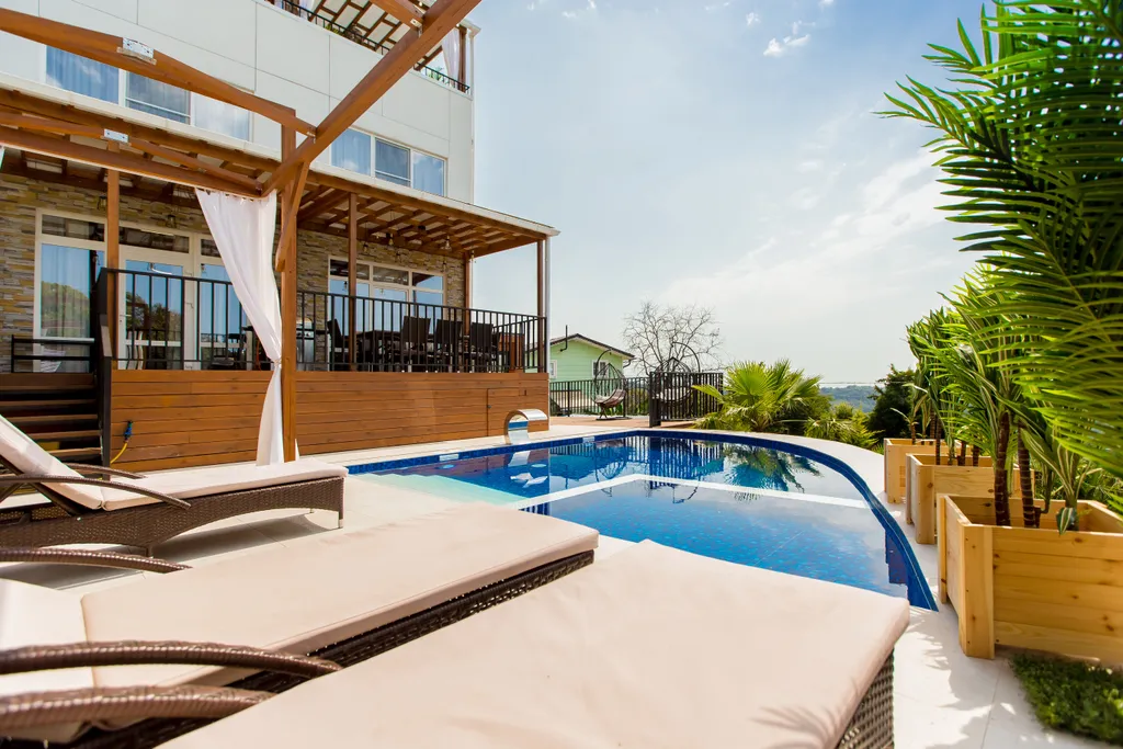 Вилла с теплым бассейном