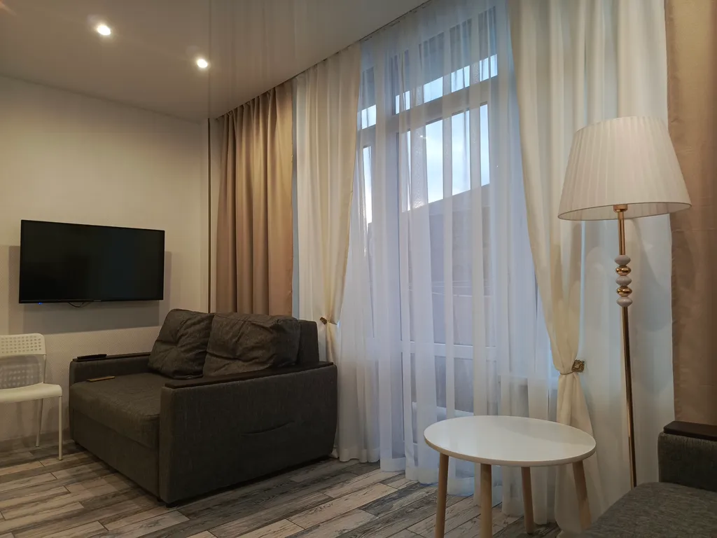 Студия с панорамным окном в Сириусе