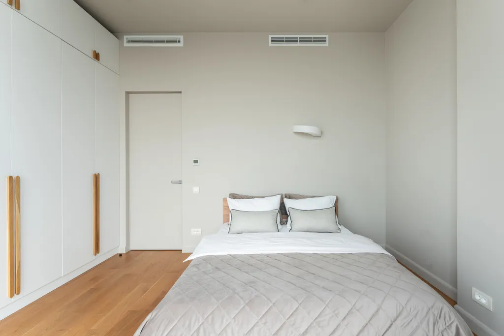 Угловой стильный апартамент с 2 спальнями