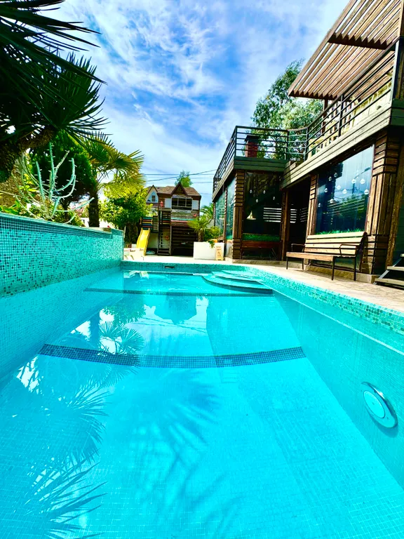 Коттедж Домик у бассейна — Сириус