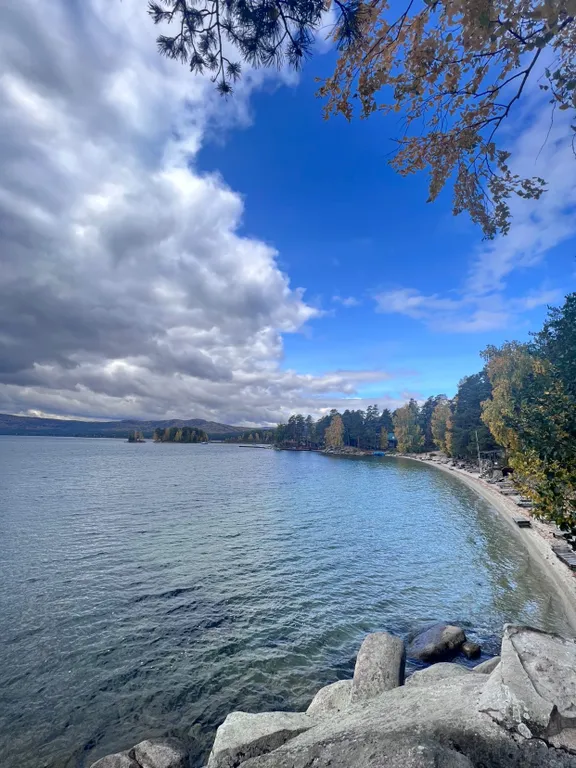 Золотой пляж с видом на Тургояк