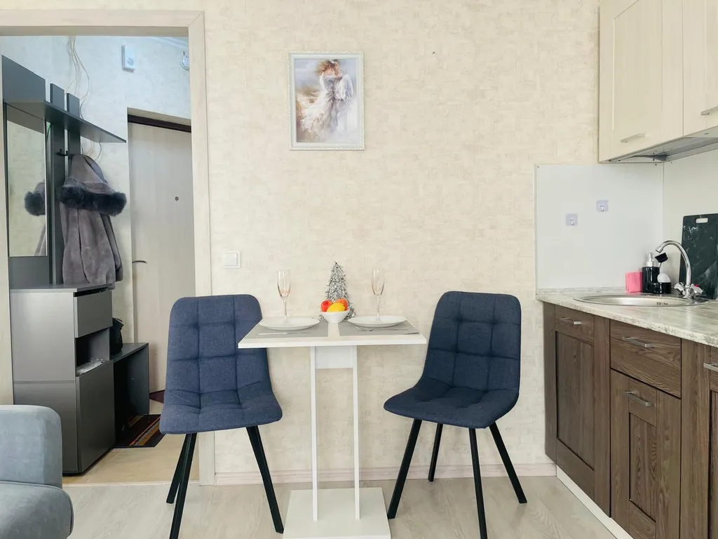 Квартира Квартира Уютная студия в Шушарах для командировочных, пар и пар с детьми — Шушары