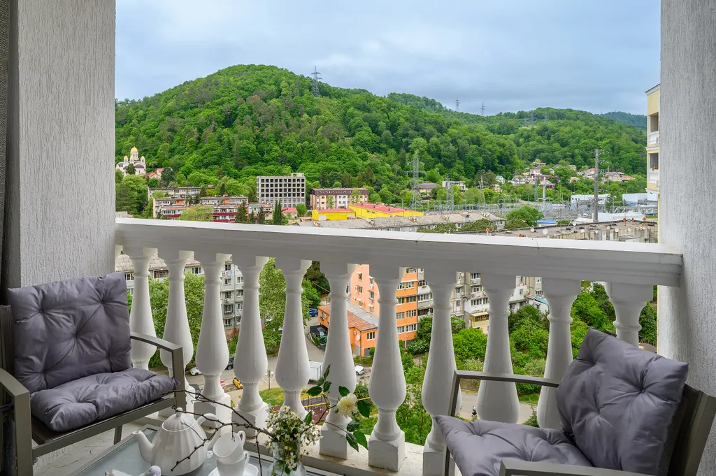 Уютная квартира с балконом и видом на горы, кватро 119