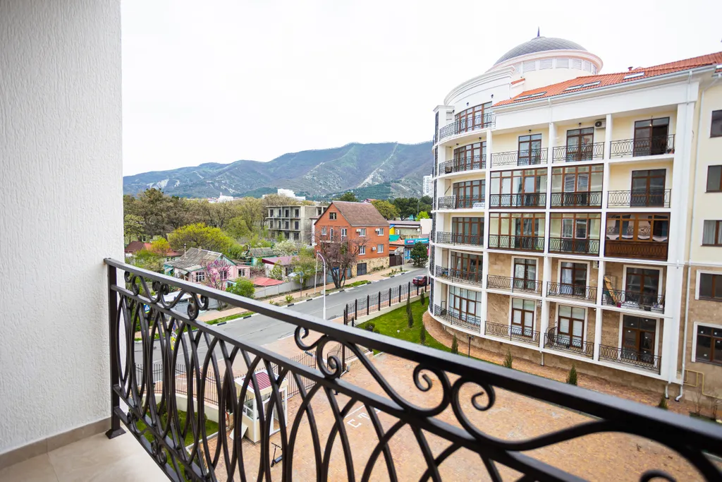 Квартира Апартаменты в сердце города с видом на горы и 100 м от моря — Геленджик