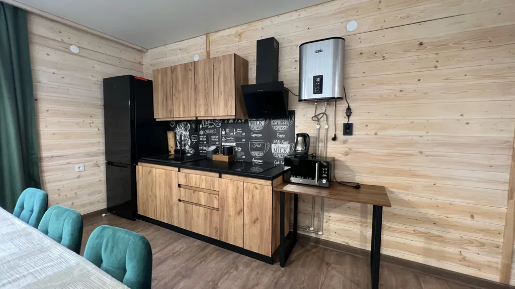 Уютный коттедж на большую компанию в лесу