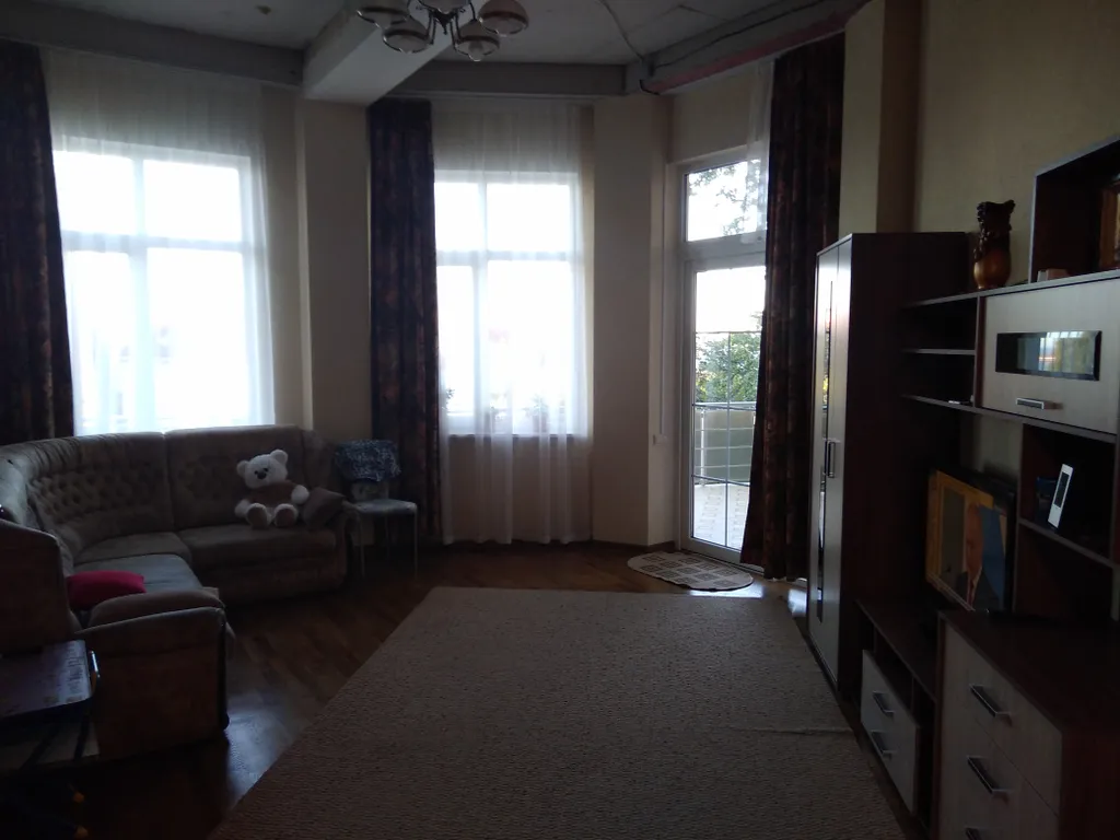 Двухкомнатная квартира с большой видовой террасой, отдельным входом