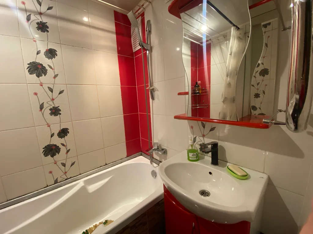 2-х комнатная квартира с балконом в Октябрьском районе. Отчётные док.