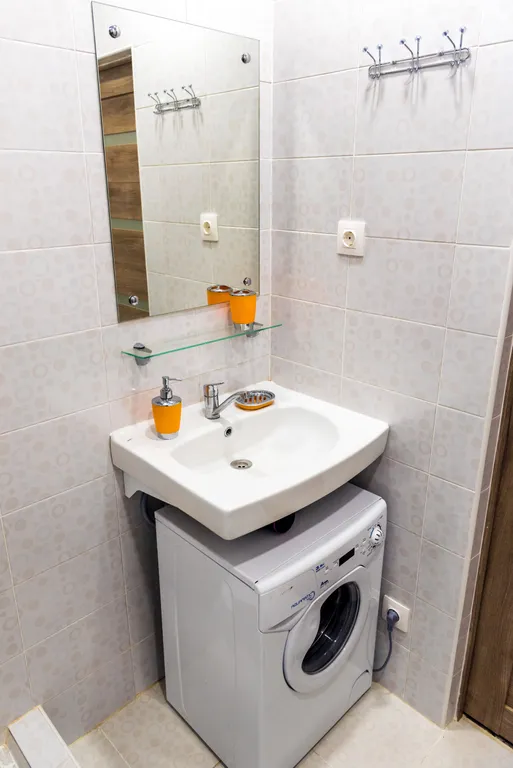 Уютная студия в центре города в стиле лофт с балконом