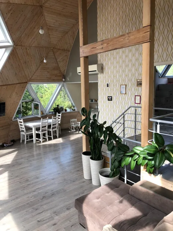 Купольный дом с видом на Кремль