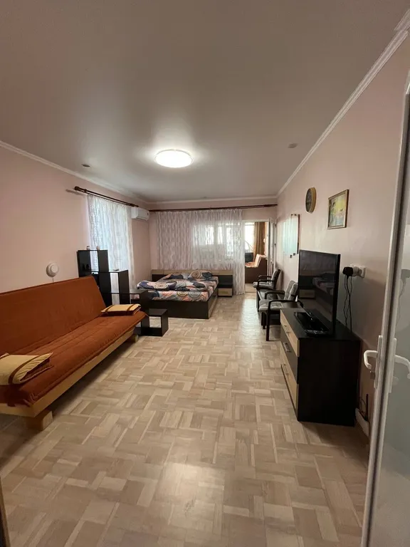 Часть дома с террасой и отдельным входом