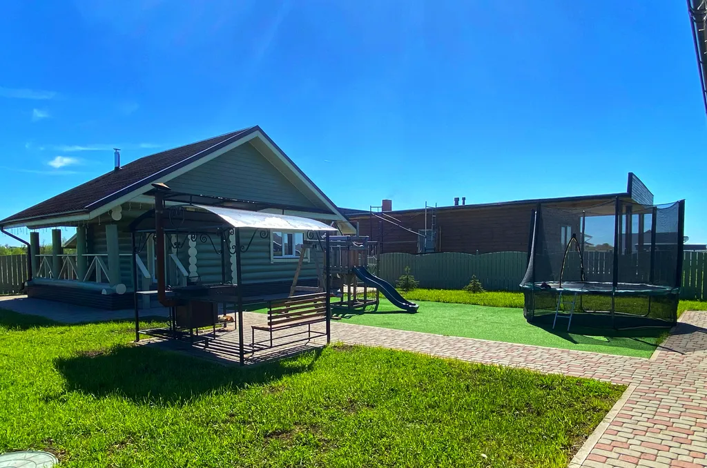 Уютный дом с большой верандой