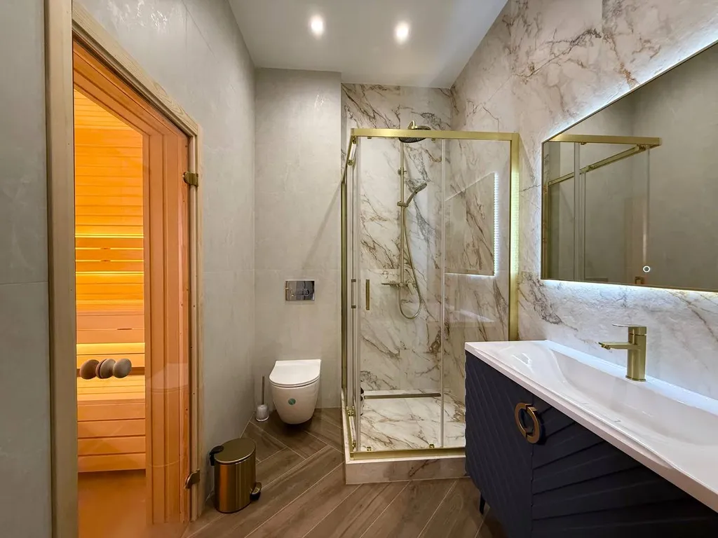 Загородный дом с большой террасой, кострищем и финской сауной