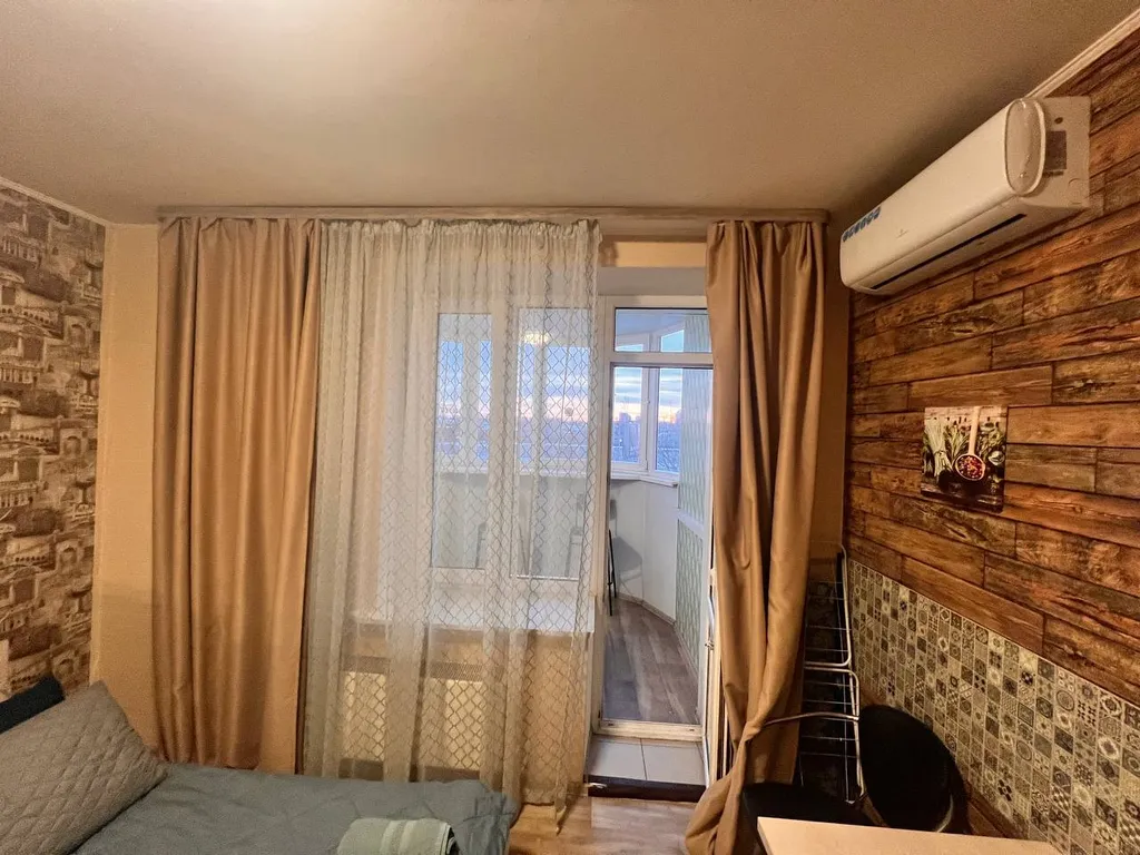 Квартира Студия центр уютная светлая, ТЦ Вояж, парковка, кафе, аквапарк, источник — Тюмень