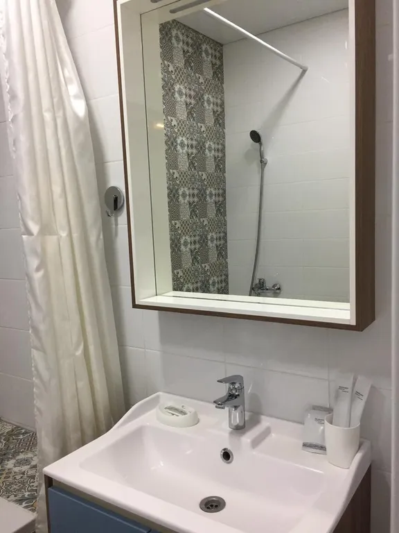 Поделам Светлая квартира рядом с Radisson Blu