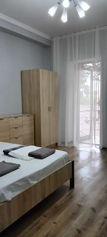 Трехкомнатная с изолированными спальнями и балконом