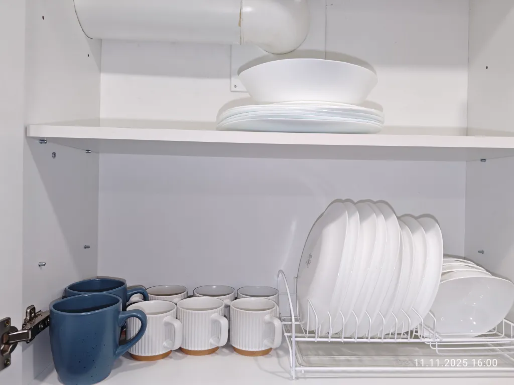 Уютная теплая современная квартира