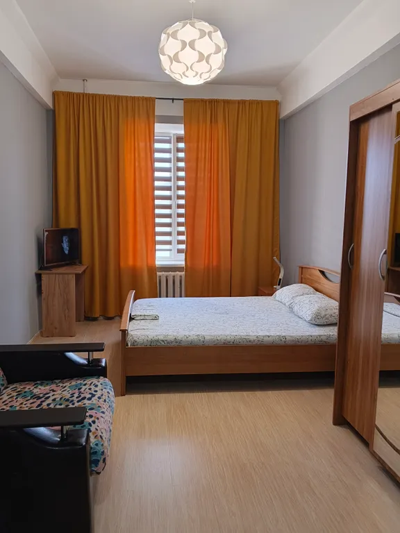 Просторная двухкомнатная квартира в исторической старой части города — аренда посуточно в Волжский