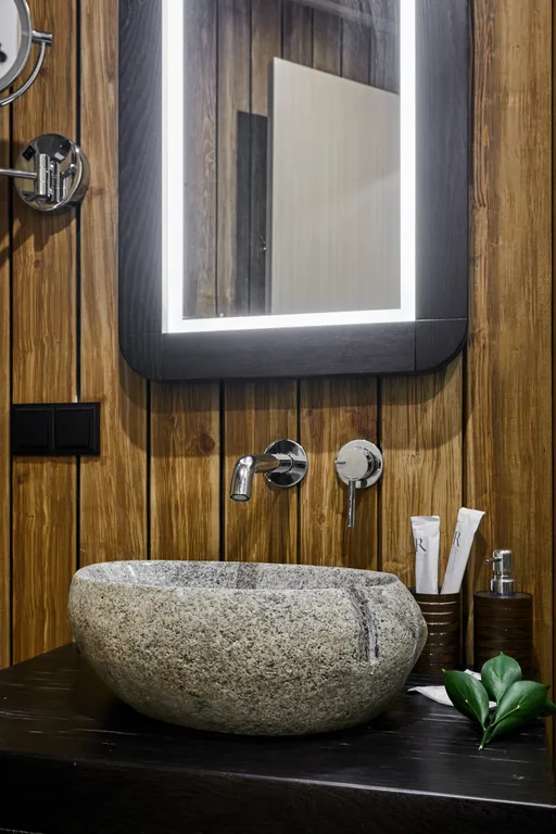 Улучшенный трехместный номер с раздельными кроватями и видом на озеро