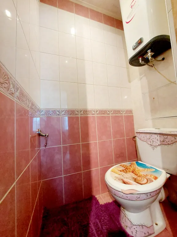 Хорошая 2х комнатная квартира с балконом в центре