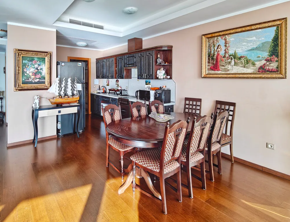 Шикарная видовая квартира в Золотой Бухте