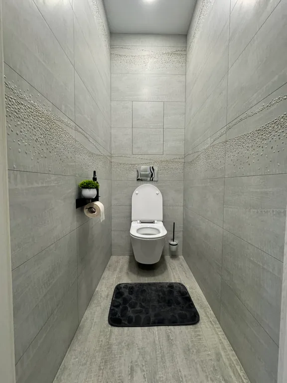 Совершенно новая чистая квартира в тихом районе города