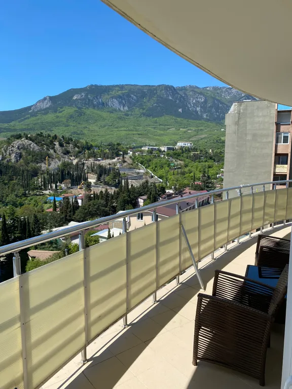 Квартира с видом на море и горы