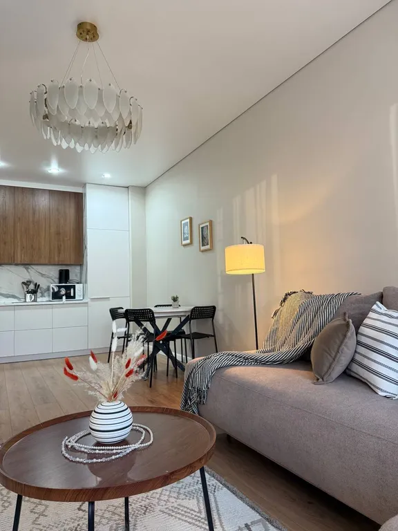 Стильная двухкомнатная в районе ТРЦ Мега на Розыбакиева