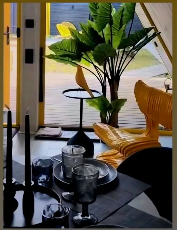 Стильный треугольный дом в 25 км от Минска с горячей купелью в лесу