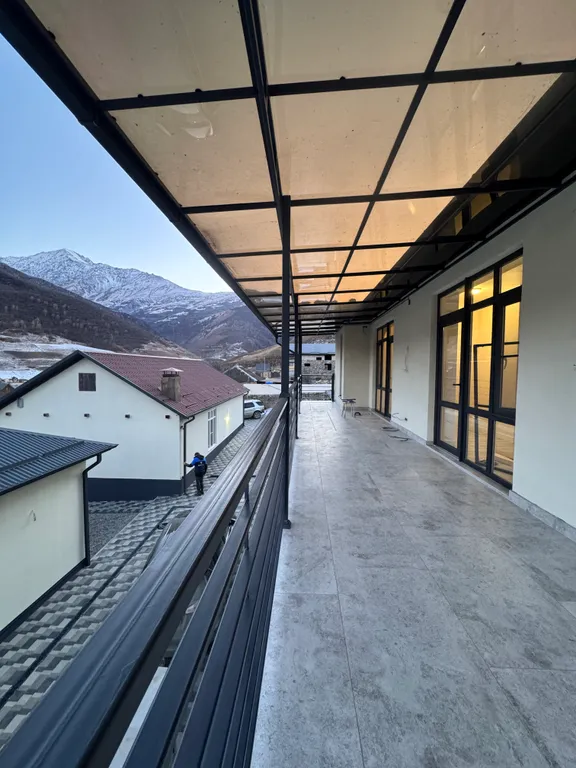 Большой загородный дом с бассейном, баней и рекой