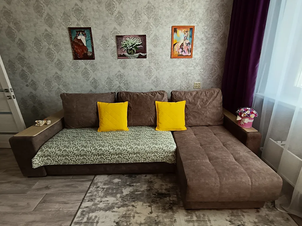 Большая, тёплая, уютная квартира с отдельной кухней в тихом районе